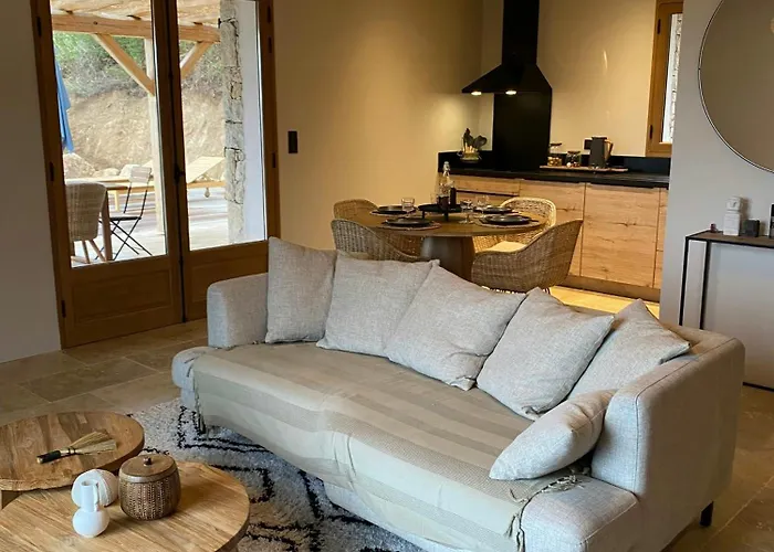 Beautiful Stone House With Sea View In Corsica Prázdninový dům *